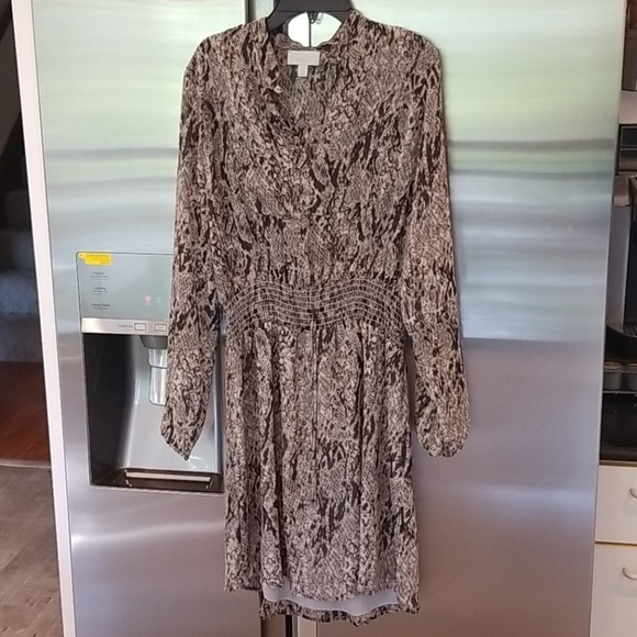 💕VERONICA M Smocked Waist Long Sleeve Mini Dress - Picture 4 of 9